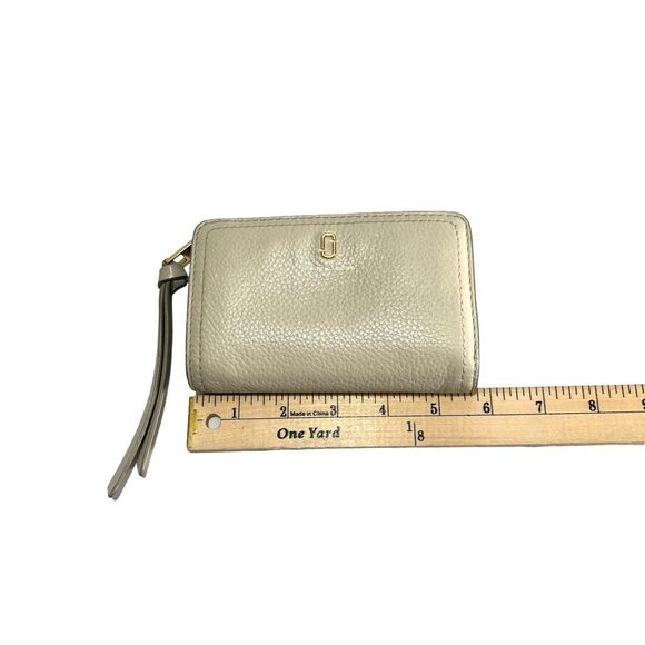 Marc Jacobs Cream w Golden Logo Snapshot soft Leather Top Zip  Multi Wallet - Picture 10 of 13